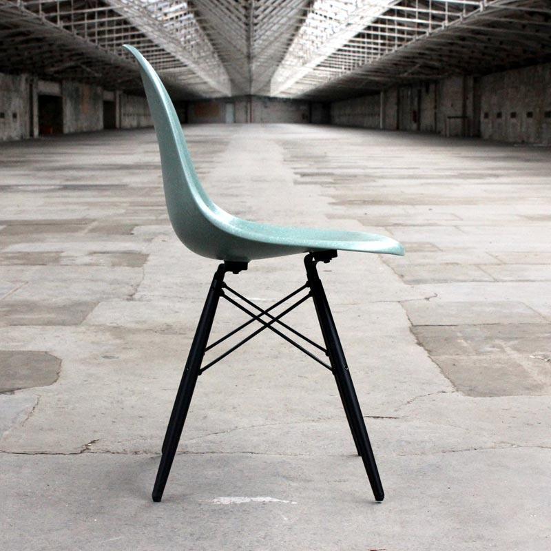 DSW Chair with Fibreglass shell des Charles & Ray Eames, 1950 (made by Vitra) - Image 3
