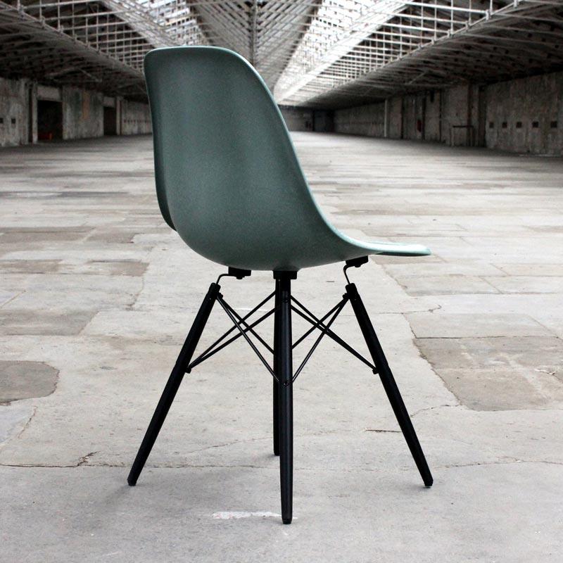 DSW Chair with Fibreglass shell des Charles & Ray Eames, 1950 (made by Vitra) - Image 4