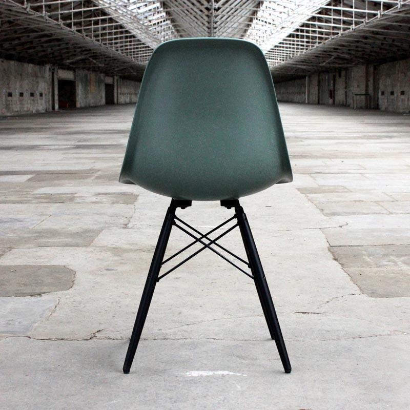 DSW Chair with Fibreglass shell des Charles & Ray Eames, 1950 (made by Vitra) - Image 5
