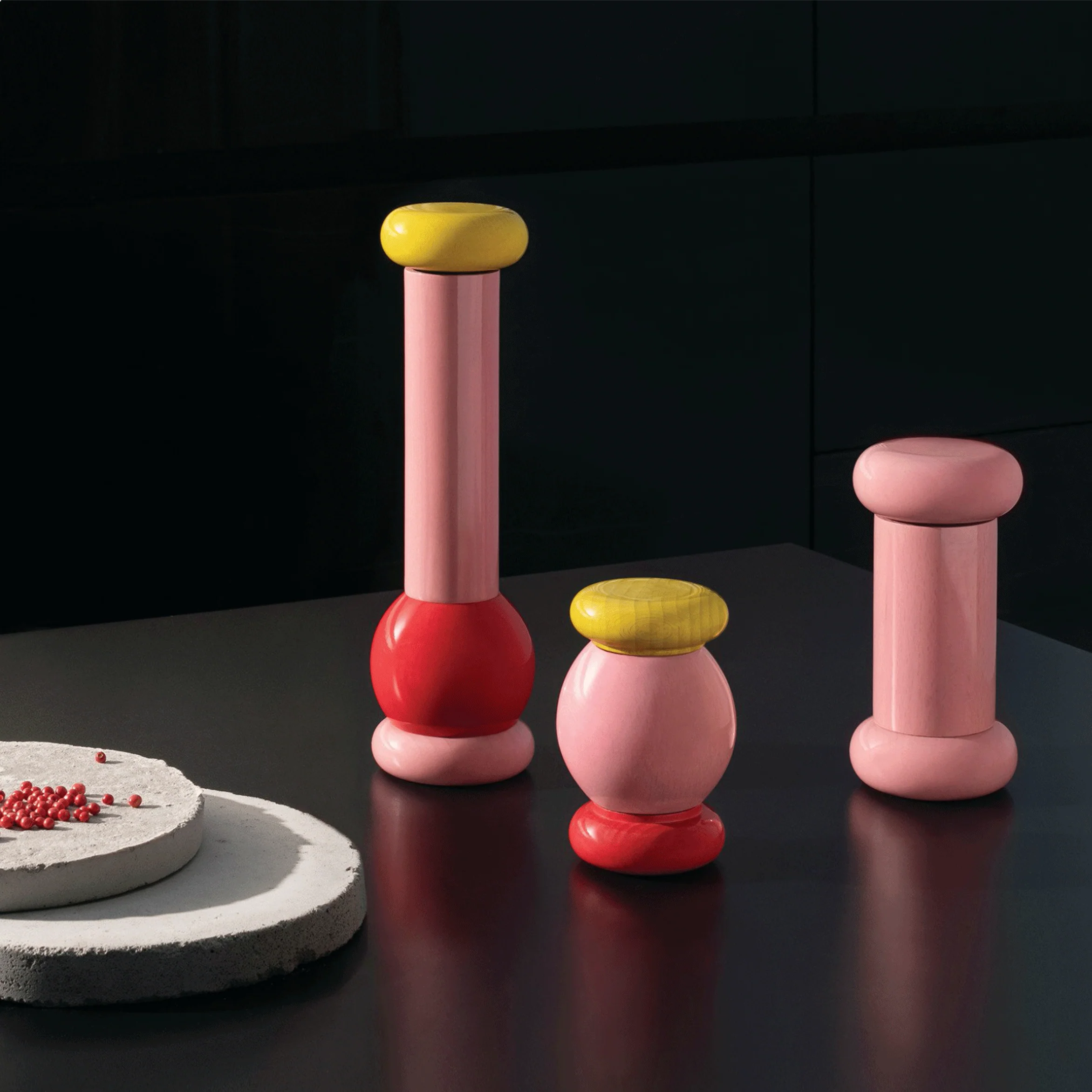 Twergi grinder - pink, red and yellow - des. Ettore Sottsass for Alessi, 1989 (2021 reissue) - Image 3