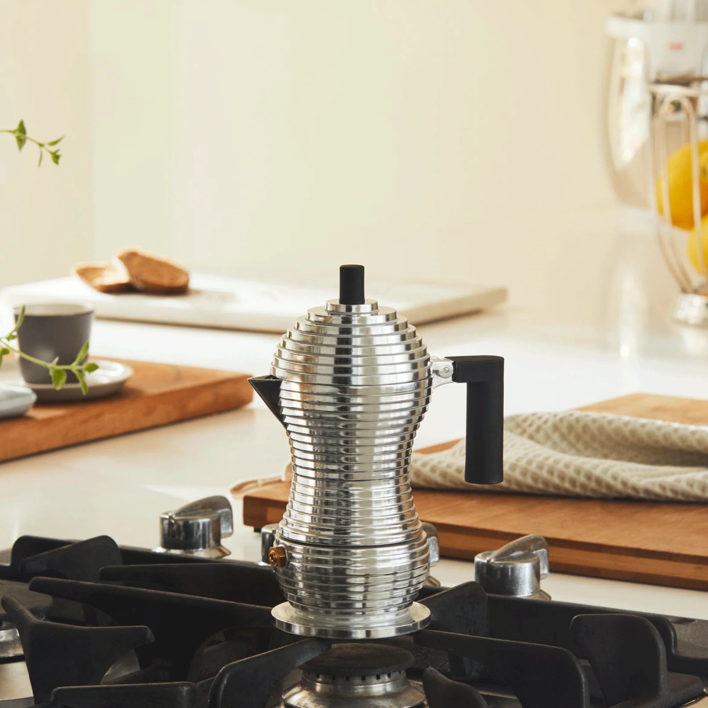 Pulcina Coffee maker - 3 cup, black - des. Michele de Lucchi (made by Alessi) - Image 4